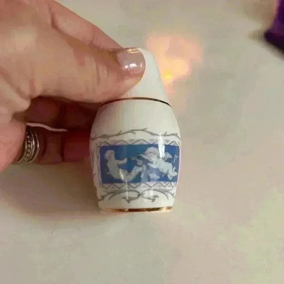 Pair of Antique Coalport Revelry Blue, White and Gold S+P  Shakers - Picture 11 of 11